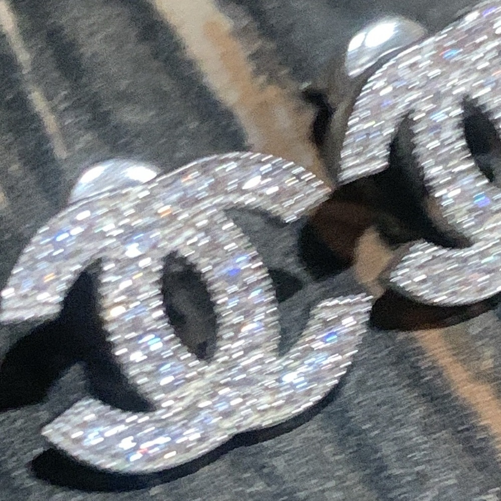 Gorgeous rare and fashionable earrings , must have for true fashion divas!